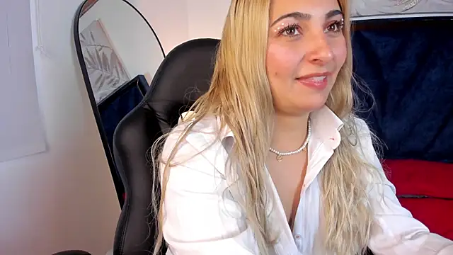 Snapshot of Catalina_Osorio chatting on 05-28-26, 12:02 Catalina Osorio online show from 05-28-26, 12:02