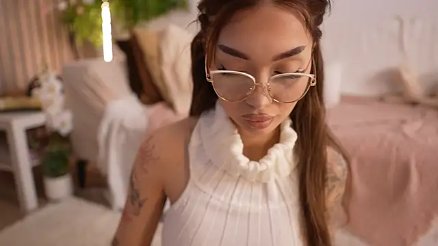 SashaFererra online show from 04-02-26, 05:21