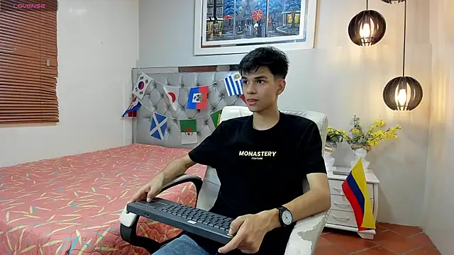 Snapshot of maxim_rod chatting on 07-15-26, 07:19 maxim rod online show from 07-15-26, 07:19