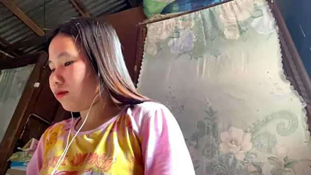 Snapshot of HelgaLoyer chatting on 04-02-26, 01:58 HelgaLoyer online show from 04-02-26, 01:58