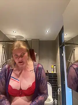 Snapshot of SexyBlondJoanna-Exclusief chatting on 04-26-26, 05:21 SexyBlondJoanna-Exclusief online show from 04-26-26, 05:21