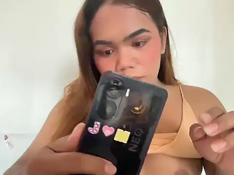 Snapshot of yourhotwild_bella chatting on 04-14-26, 01:22 yourhotwild bella online show from 04-14-26, 01:22