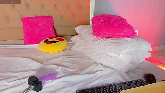 Snapshot of CandyRose__ chatting on 03-31-26, 04:46 CandyRose online show from 03-31-26, 04:46
