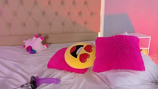 Snapshot of CandyRose__ chatting on 04-01-26, 04:13 CandyRose online show from 04-01-26, 04:13
