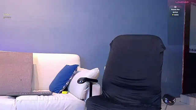 Snapshot of Axel_saenzz chatting on 06-25-26, 07:29 Axel saenzz online show from 06-25-26, 07:29
