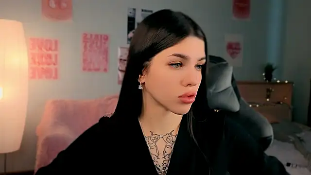 Snapshot of molly_rettyy chatting on 04-18-26, 04:38 molly rettyy online show from 04-18-26, 04:38