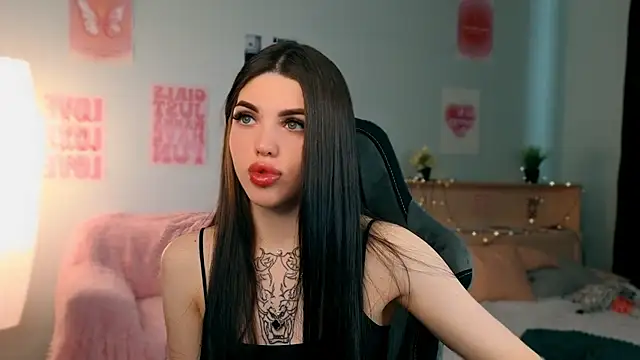 Snapshot of molly_rettyy chatting on 05-15-26, 04:19 molly rettyy online show from 05-15-26, 04:19