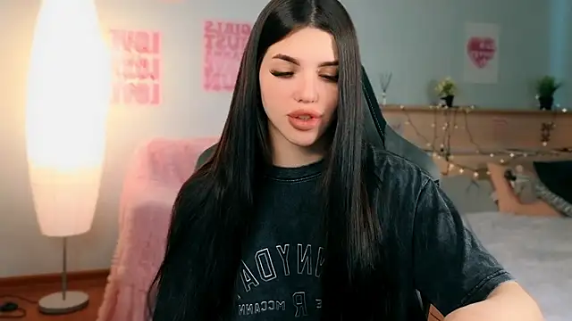 Snapshot of molly_rettyy chatting on 05-18-26, 03:46 molly rettyy online show from 05-18-26, 03:46