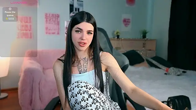 Snapshot of molly_rettyy chatting on 06-19-26, 05:01 molly rettyy online show from 06-19-26, 05:01