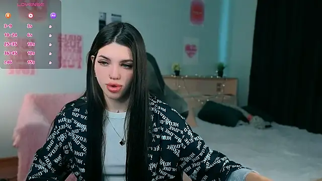 Snapshot of molly_rettyy chatting on 06-30-26, 04:02 molly rettyy online show from 06-30-26, 04:02