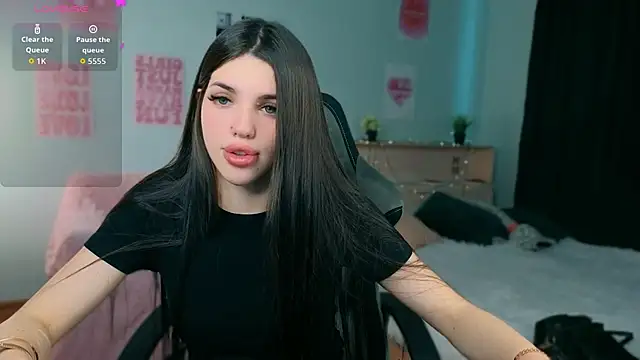 Snapshot of molly_rettyy chatting on 07-14-26, 10:21 molly rettyy online show from 07-14-26, 10:21