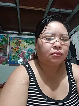 Snapshot of Monglan-c chatting on 06-18-26, 01:17 Monglan-c online show from 06-18-26, 01:17