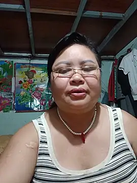 Snapshot of Monglan-c chatting on 06-19-26, 02:10 Monglan-c online show from 06-19-26, 02:10