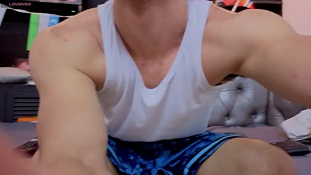 Snapshot of axel_tone chatting on 06-26-26, 10:03 axel tone online show from 06-26-26, 10:03