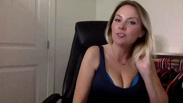 Snapshot of Natural_DDD chatting on 05-01-26, 04:39 Natural DDD online show from 05-01-26, 04:39