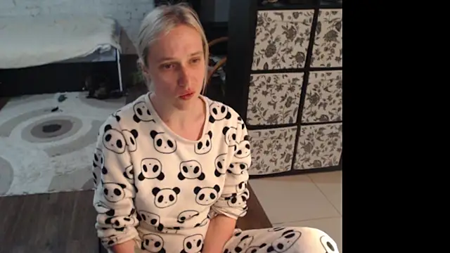 Snapshot of Sweet_hot_shrmp chatting on 06-08-26, 02:12 Sweet hot shrmp online show from 06-08-26, 02:12