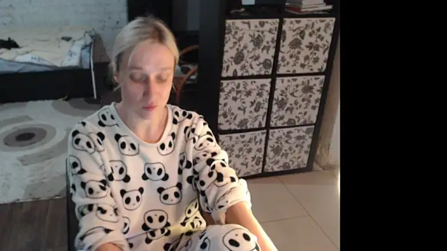Snapshot of Sweet_hot_shrmp chatting on 06-09-26, 10:27 Sweet hot shrmp online show from 06-09-26, 10:27