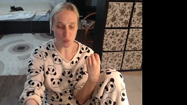 Snapshot of Sweet_hot_shrmp chatting on 06-13-26, 06:39 Sweet hot shrmp online show from 06-13-26, 06:39
