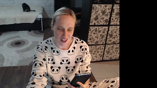 Snapshot of Sweet_hot_shrmp chatting on 06-16-26, 07:27 Sweet hot shrmp online show from 06-16-26, 07:27