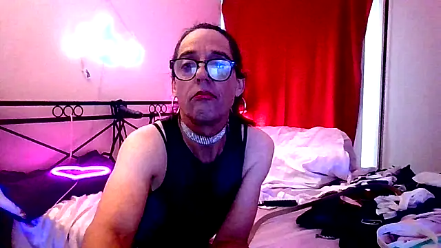 Snapshot of courtney1982 chatting on 04-05-26, 11:13 courtney1982 online show from 04-05-26, 11:13
