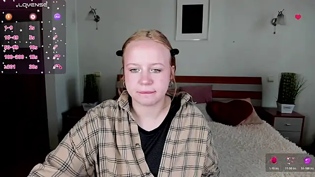 Snapshot of KittyCutest chatting on 03-30-26, 08:37 KittyCutest online show from 03-30-26, 08:37