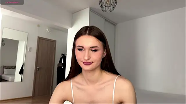 HallieHollo online show from 05-28-26, 11:07