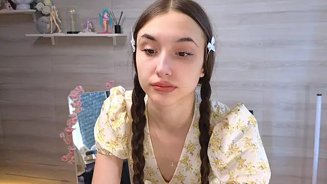 Snapshot of belle_cute chatting on 06-11-26, 03:26 belle cute online show from 06-11-26, 03:26