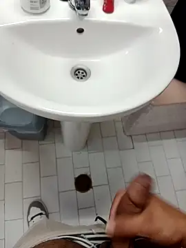 maicolvalejo4444 online show from 04-03-26, 06:28