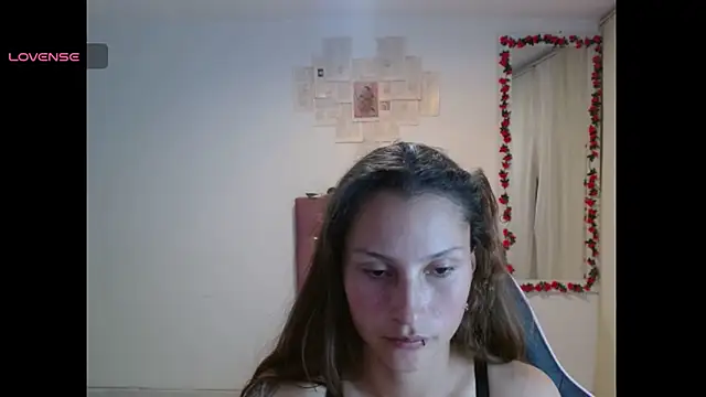 Snapshot of scarlet1609 chatting on 06-24-26, 09:36 scarlet1609 online show from 06-24-26, 09:36