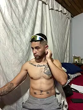 Snapshot of Sexmuscle17 chatting on 07-09-26, 08:35 Sexmuscle17 online show from 07-09-26, 08:35