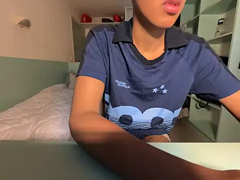 Snapshot of Rebeu_77 chatting on 07-15-26, 04:45 Rebeu 77 online show from 07-15-26, 04:45