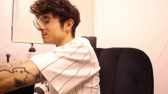 Snapshot of Tyler_Blade chatting on 04-09-26, 11:21 Tyler Blade online show from 04-09-26, 11:21