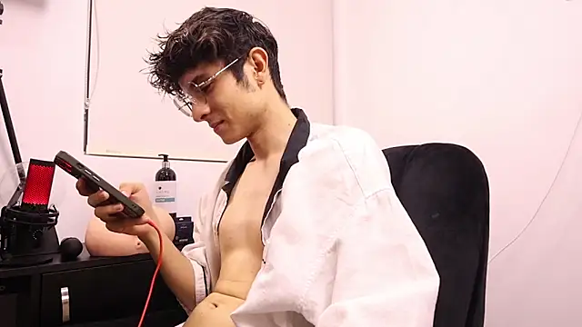 Snapshot of Tyler_Blade chatting on 04-11-26, 12:15 Tyler Blade online show from 04-11-26, 12:15