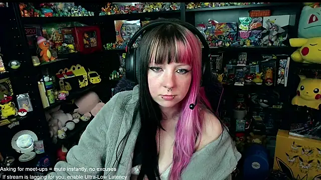 Snapshot of CutieTracer chatting on 06-16-26, 01:47 CutieTracer online show from 06-16-26, 01:47