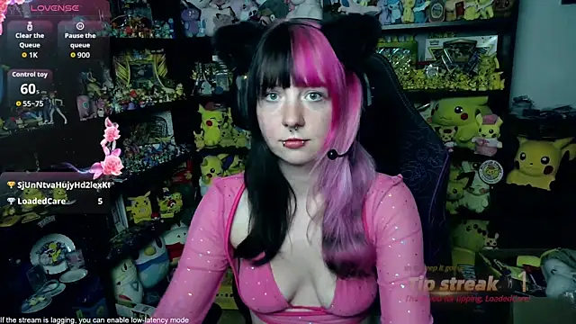 Snapshot of CutieTracer chatting on 07-11-26, 08:44 CutieTracer online show from 07-11-26, 08:44