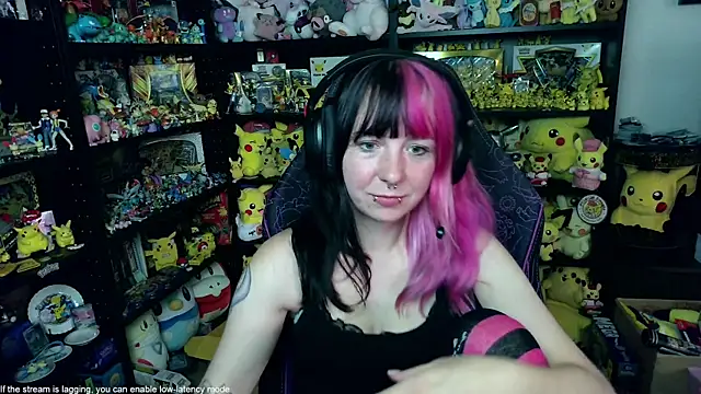 Snapshot of CutieTracer chatting on 07-12-26, 04:42 CutieTracer online show from 07-12-26, 04:42