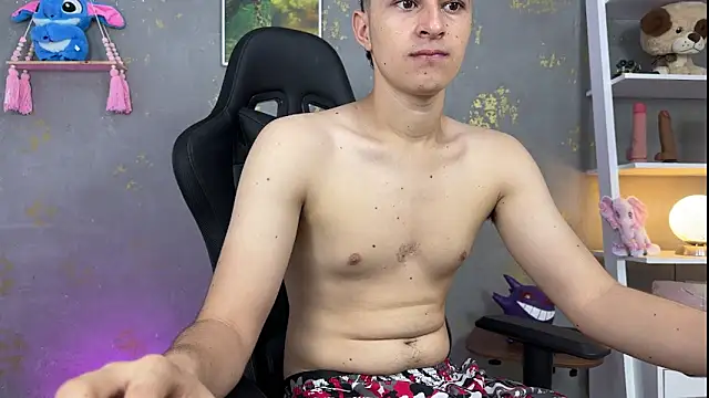 Snapshot of noah_magno_ chatting on 04-16-26, 10:27 noah magno online show from 04-16-26, 10:27