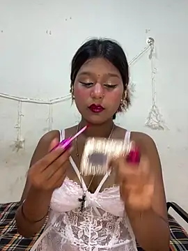 Snapshot of Cutiepie- chatting on 05-31-26, 05:31 Cutiepie- online show from 05-31-26, 05:31