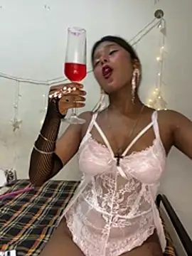 Snapshot of Cutiepie- chatting on 05-31-26, 06:09 Cutiepie- online show from 05-31-26, 06:09
