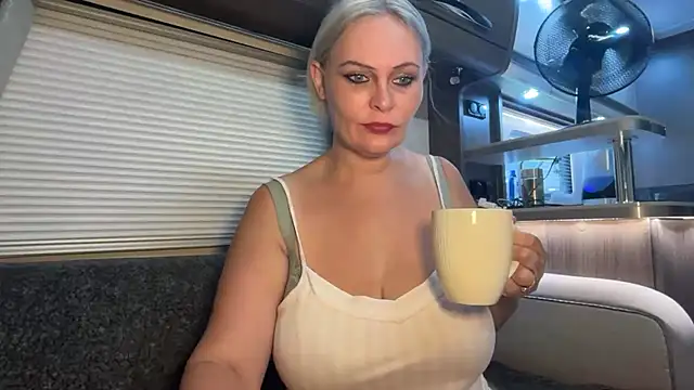 BustySwingingSlut online show from 06-28-26, 09:15
