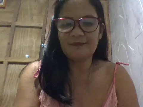 Snapshot of PinayZaira chatting on 05-12-26, 08:28 PinayZaira online show from 05-12-26, 08:28
