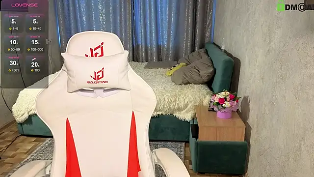 Snapshot of Tanita_Moon_007 chatting on 06-24-26, 01:04 Tanita Moon 007 online show from 06-24-26, 01:04