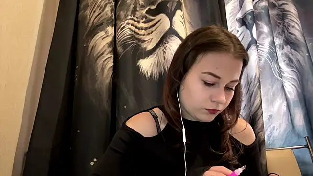 Snapshot of TinaBloom chatting on 04-02-26, 08:45 TinaBloom online show from 04-02-26, 08:45