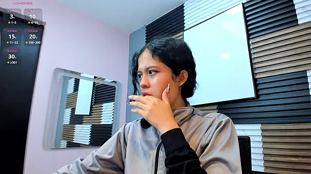 Snapshot of Kaira_luxury chatting on 05-28-26, 02:53 Kaira luxury online show from 05-28-26, 02:53