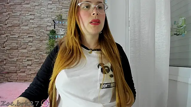 Snapshot of Zoe_brk chatting on 06-12-26, 06:51 Zoe brk online show from 06-12-26, 06:51