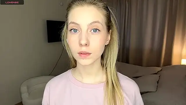 Snapshot of SofiaVelour chatting on 04-02-26, 01:20 SofiaVelour online show from 04-02-26, 01:20