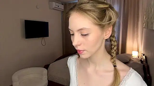 Snapshot of SofiaVelour chatting on 04-04-26, 06:33 SofiaVelour online show from 04-04-26, 06:33