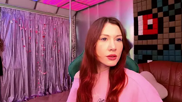 Snapshot of northern_moon chatting on 04-19-26, 05:18 northern moon online show from 04-19-26, 05:18