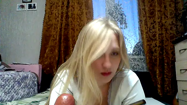 Snapshot of IsOlli chatting on 06-03-26, 02:55 IsOlli online show from 06-03-26, 02:55