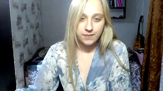 Snapshot of IsOlli chatting on 06-16-26, 02:30 IsOlli online show from 06-16-26, 02:30